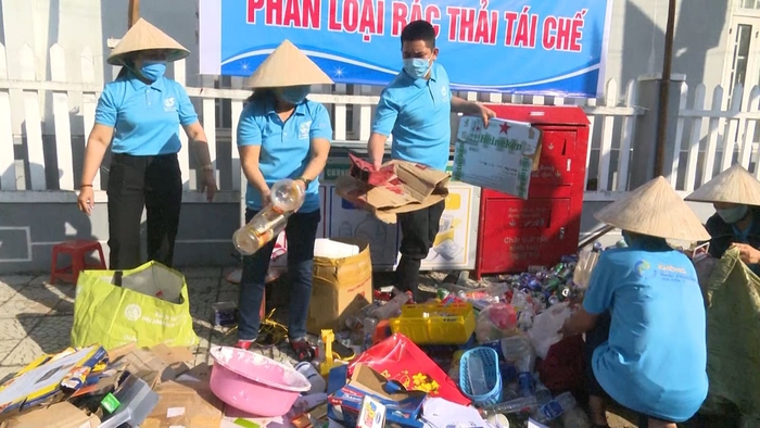 Cách làm hay của phụ nữ Đà Nẵng trong phân loại, tái chế rác tại nguồn - Ảnh 2.