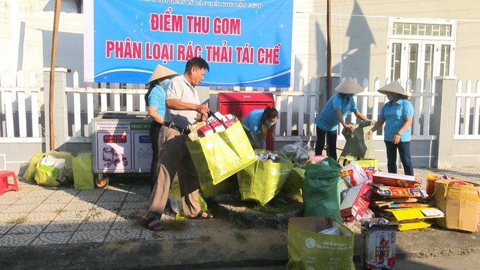 Cách làm hay của phụ nữ Đà Nẵng trong phân loại, tái chế rác tại nguồn - Ảnh 1.