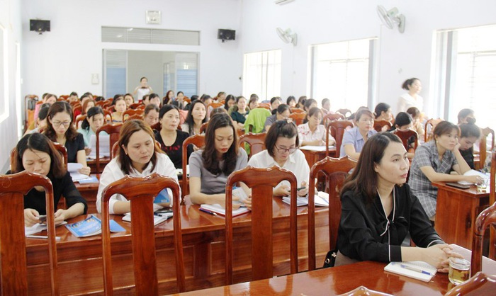 Đắk Lắk: Tập huấn cho đại biểu nữ tham gia ứng cử HĐND các cấp nhiệm kỳ 2021-2026 - Ảnh 1.