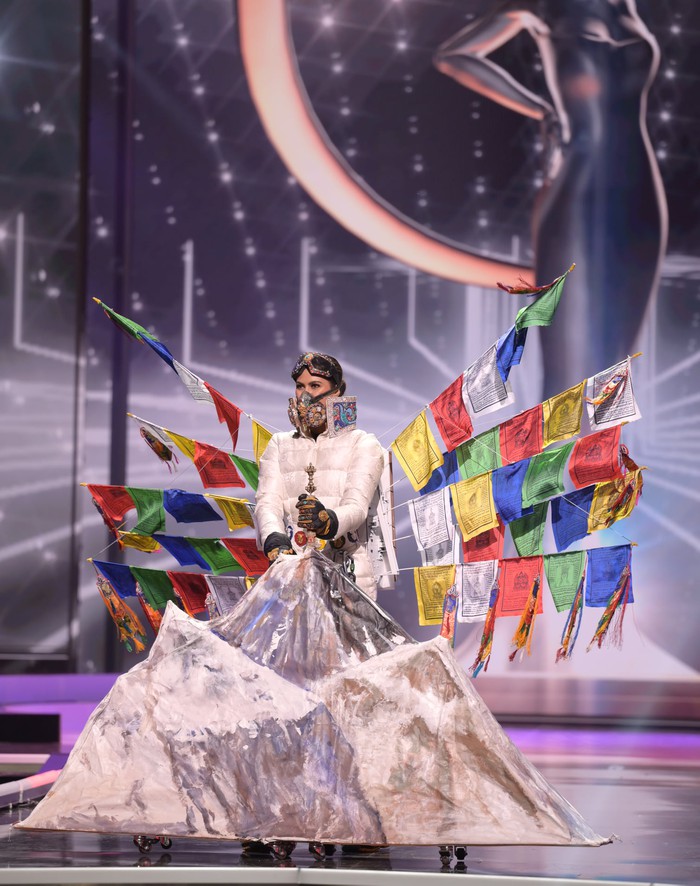 Cùng với Áo dài &quot;Kén Em&quot;, đây là những bộ trang phục dân tộc không kém phần xuất sắc tại Miss Universe - Ảnh 16.