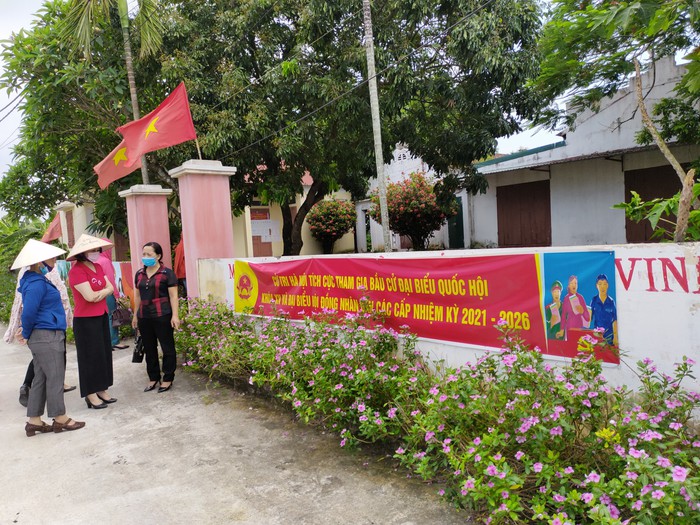 Phụ nữ Hà Nội tích cực tham gia hỗ trợ công tác bầu cử - Ảnh 4.