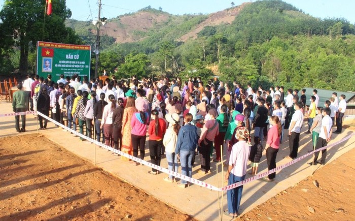 4.850 cử tri 6 xã vùng biên giới huyện Nam Giang đi bầu cử sớm - Ảnh 1.