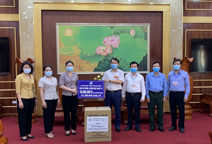 Hội LHPN tỉnh Bắc Ninh ủng hộ công tác phòng chống dịch COVID-19 tại Tiên Du - Ảnh 1.