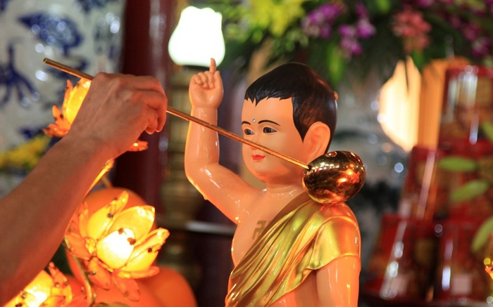 Cách thực hiện nghi lễ tắm Phật tại gia trong mùa Phật đản 2021 - Ảnh 4.