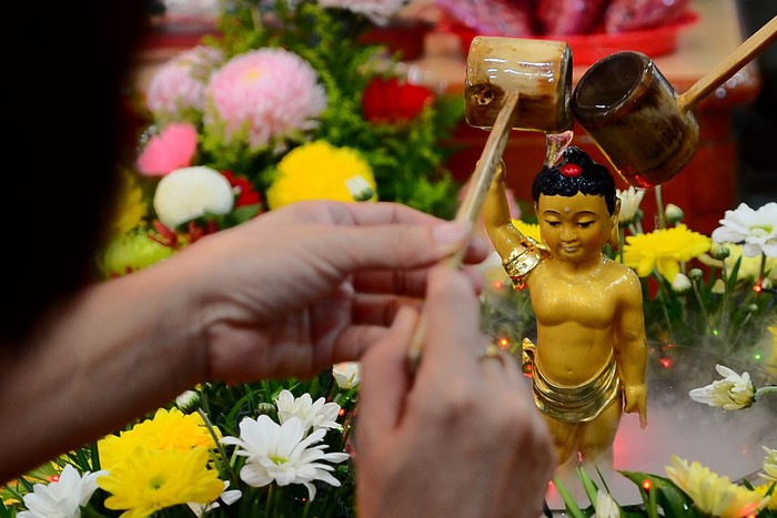 Cách thực hiện nghi lễ tắm Phật tại gia trong mùa Phật đản 2021 - Ảnh 3.