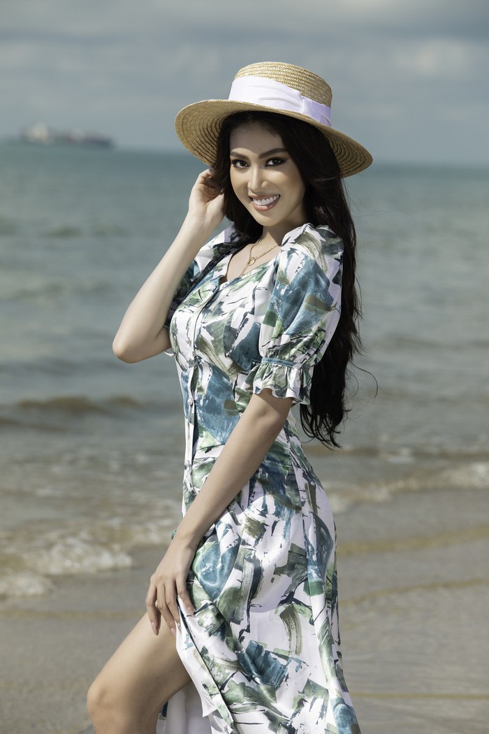 Á hậu Ngọc Thảo comeback với hình ảnh nàng thơ trên bãi biển - Ảnh 3.