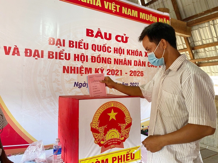 Hơn 10.000 cử tri xã vùng sâu Kon Tum phấn khởi đi bỏ phiếu sớm - Ảnh 1.