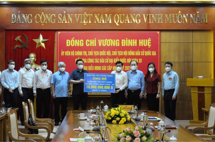 Chủ tịch Quốc hội Vương Đình Huệ: Sức khỏe y bác sĩ  cần được đảm bảo - Ảnh 3.