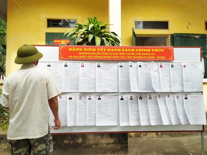 Hưng Yên: Cử tri ở xã có 8 ca mắc Covid-19 chấp hành nghiêm công tác phòng dịch khi đi bỏ phiếu - Ảnh 2.