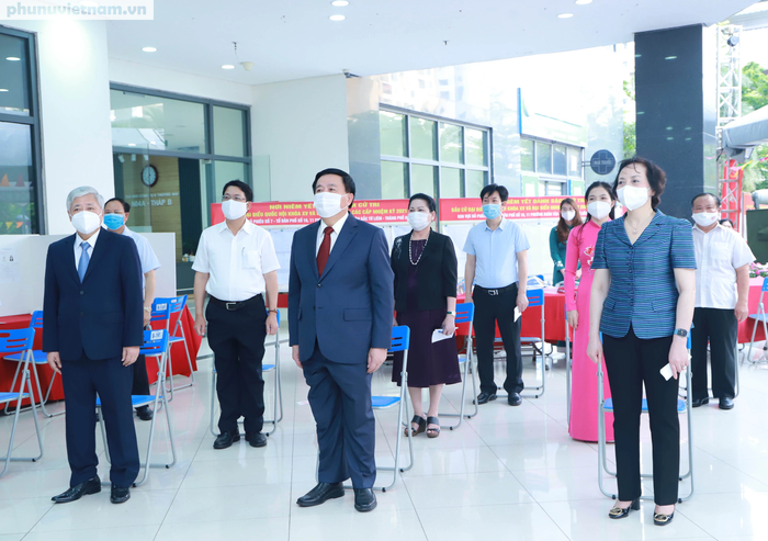 Lãnh đạo Hội LHPN Việt Nam đi bỏ phiếu bầu cử - Ảnh 6.