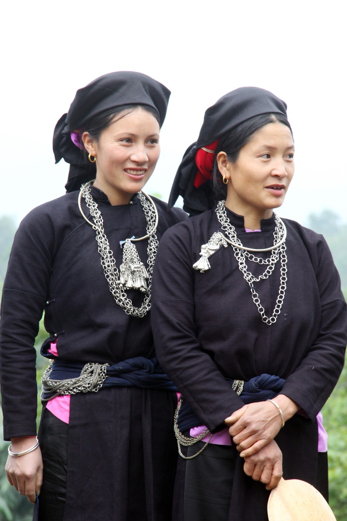 Trang phục truyền thống nền nã, kín đáo, khá tiện lợi của phụ nữ La Chí