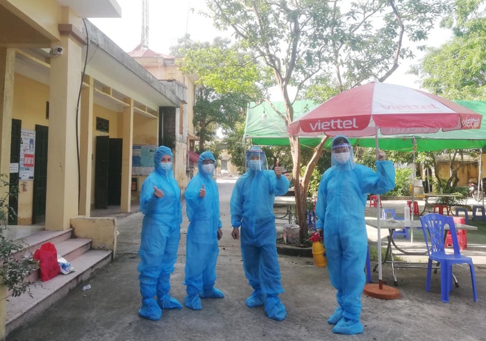Bộ Y tế triển khai test nhanh virus SARS-Cov-2 tại điểm nóng Bắc Giang - Ảnh 4.