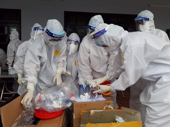 Bộ Y tế triển khai test nhanh virus SARS-Cov-2 tại điểm nóng Bắc Giang - Ảnh 1.