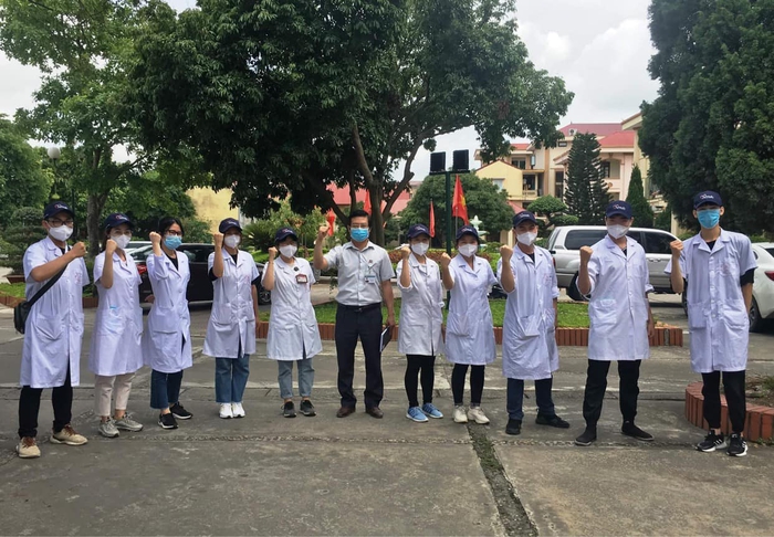 60 sinh viên ĐH Y Hà Nội tăng cường cho Bắc Ninh, chuyên gia từ BV Chợ Rẫy cũng có mặt hỗ trợ Bắc Giang - Ảnh 1.