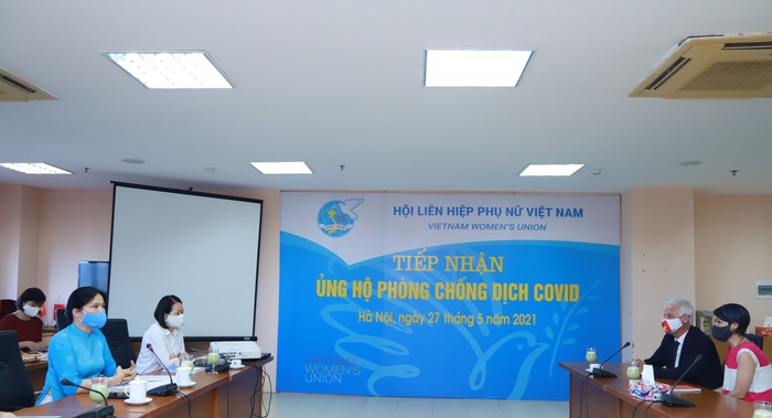 Hội LHPN Việt Nam tiếp nhận hỗ trợ chống Covid-19