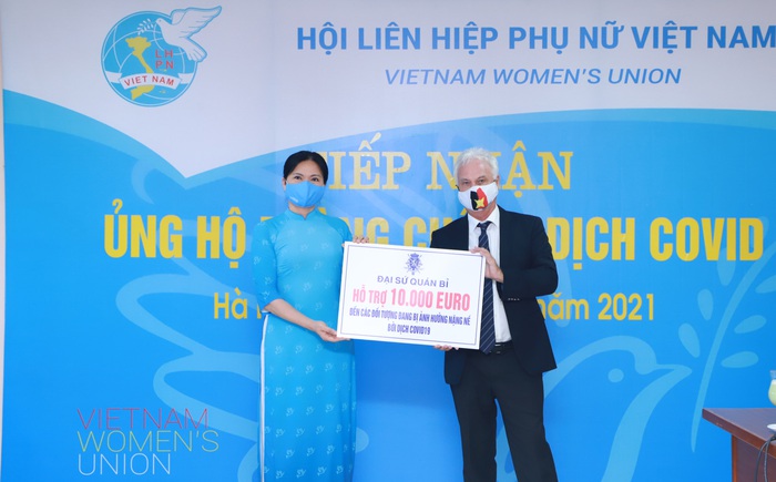 Hội LHPN Việt Nam tiếp nhận hỗ trợ chống Covid-19