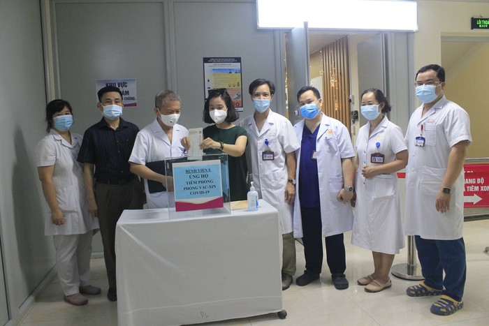 Bệnh viện E quyên góp ủng hộ tâm dịch Bắc Ninh, Bắc Giang - Ảnh 2.