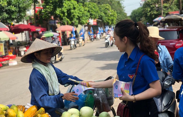 Rút tiền bảo hiểm xã hội một lần: Người lao động thiệt thòi cả trước mắt và lâu dài - Ảnh 2.