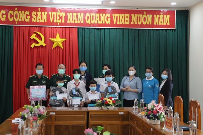 Hội LHPN Việt Nam lên biên giới Đồng Tháp động viên tuyến đầu chống dịch - Ảnh 5.