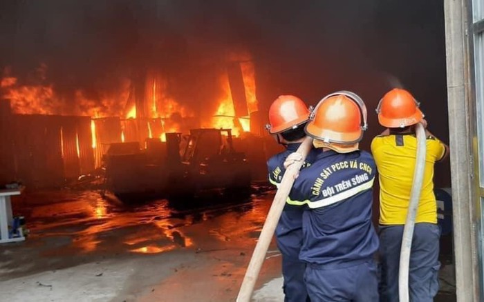 Bộ Công an điều tra nguyên nhân vụ cháy phòng trà ở Nghệ An - Ảnh 1.