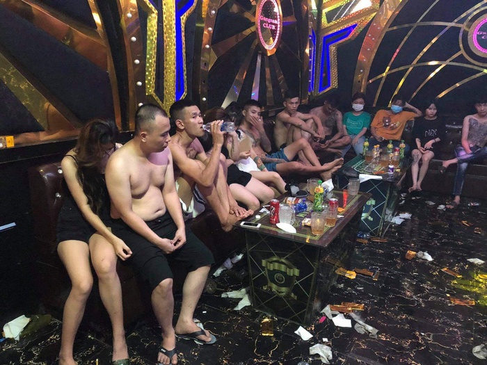 Thanh Hóa: Bất chấp dịch Covid-19, nhóm thanh niên tổ chức sinh nhật bằng &quot;tiệc&quot; ma túy trong quán karaoke - Ảnh 1.