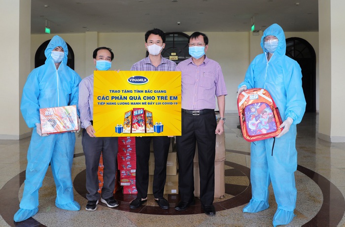 Vinamilk khởi động chiến dịch &quot;Bạn khỏe mạnh, Việt Nam khỏe mạnh&quot; với hoạt động góp vaccine phòng Covid-19 cho trẻ em - Ảnh 3.
