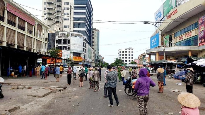 Chợ đầu mối Vinh ghi nhận thêm 3 ca mắc COVID-19 mới, là người đến từ các huyện khác nhau - Ảnh 1.