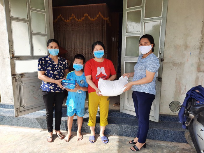 Hà Tĩnh: Trao hơn 160 suất quà cho gia đình hội viên khó khăn nhân ngày Gia đình Việt Nam - Ảnh 2.