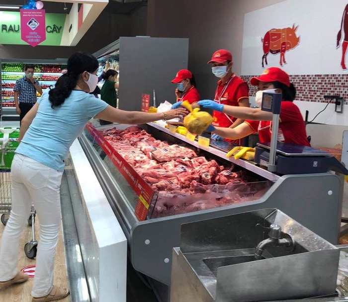 TPHCM: Hàng loạt chợ tạm dừng hoạt động, siêu thị tăng lượng thịt heo	 - Ảnh 1.