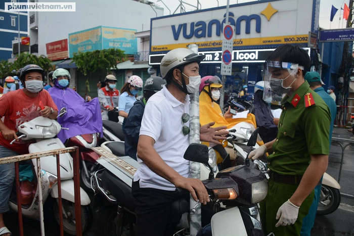 TPHCM: Các chốt kiểm soát cửa ngõ quận Gò Vấp đã giảm ùn tắc - Ảnh 7.