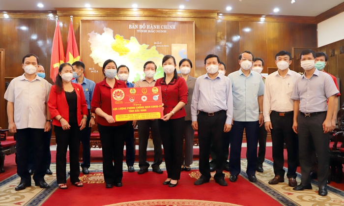 Ban Dân vận Trung ương trao gần 9 tỷ đồng ủng hộ tỉnh Bắc Giang, Bắc Ninh chống dịch - Ảnh 3.