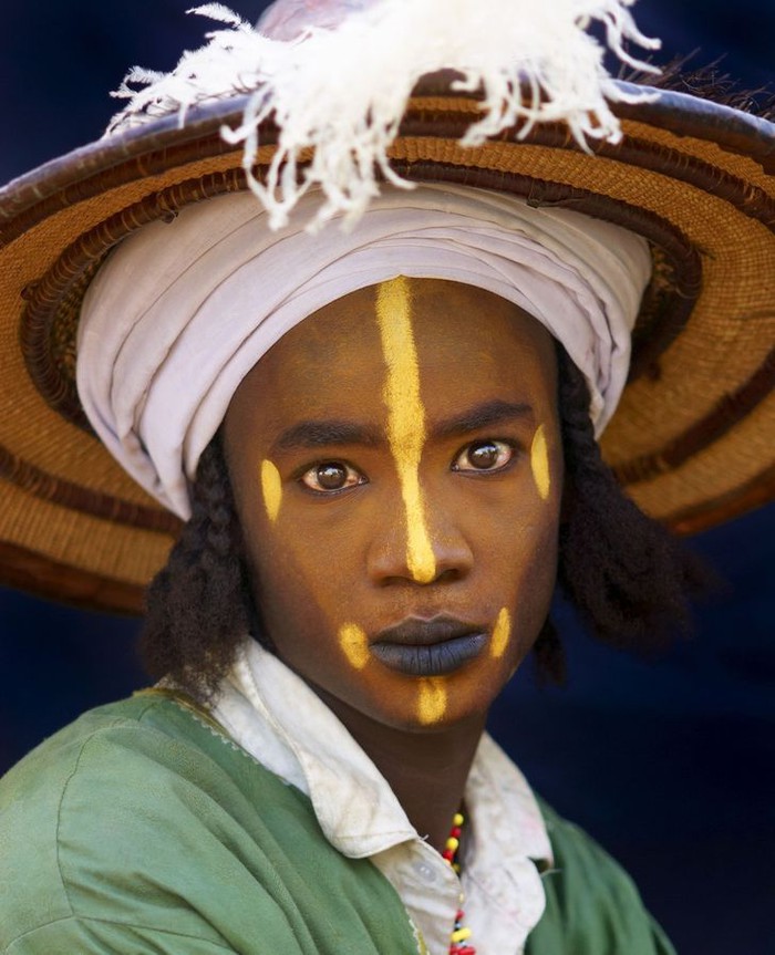 Cuộc sống của người Fulani, bộ tộc luôn tự coi mình là đẹp nhất quả đất - Ảnh 4. Cuộc sống của người Fulani, bộ tộc luôn tự coi mình là đẹp nhất quả đất - Ảnh 4.