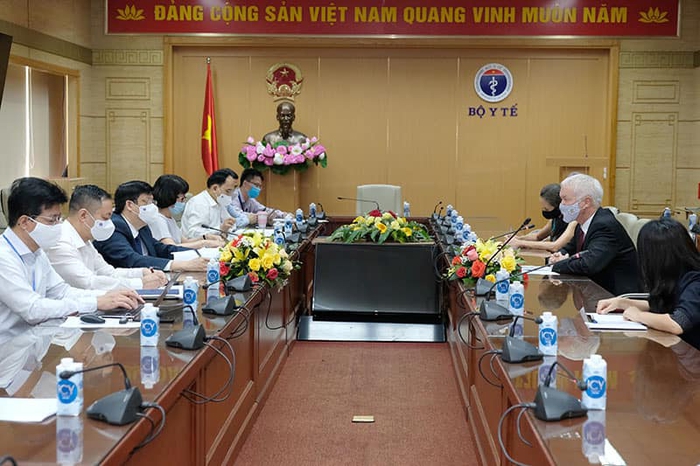 Bộ Y tế làm việc với Đại sứ Australia, Pháp, Thuỵ Sĩ về cung cấp vaccine ngừa Covid-19 cho Việt Nam - Ảnh 2.