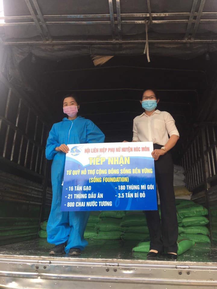 Hội  LHPN huyện Hốc Môn TPHCM tiếp nhận lươngt thực hỗ trợ từ quỹ  &quot;Sống&quot;