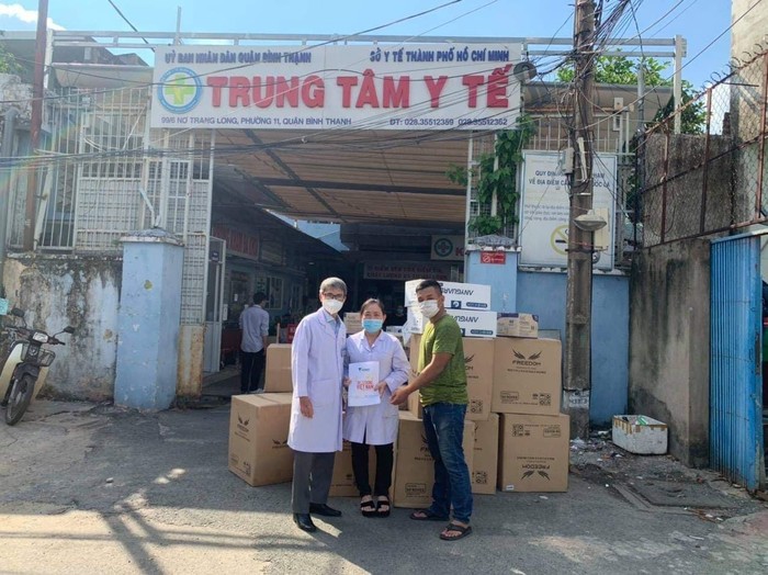 Chương trình &quot;Be Strong Việt Nam&quot; trao vật phẩm hỗ trợ cho Trung tâm Y tế Q.Bình Thanh - TPHCM