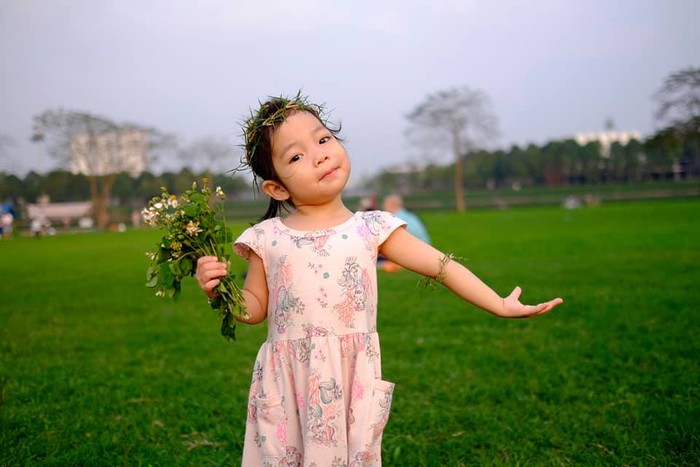 Có những tình yêu ban sơ được bắt đầu từ nỗi nhớ - Ảnh 1. Có những tình yêu ban sơ được bắt đầu từ nỗi nhớ - Ảnh 1.