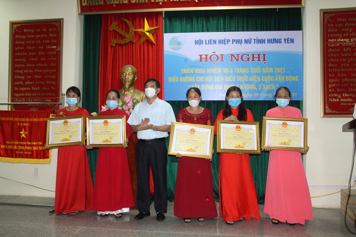 Hội LHPN tỉnh Hưng Yên nhận Cờ thi đua và Bằng khen của Thủ tướng Chính phủ - Ảnh 2.