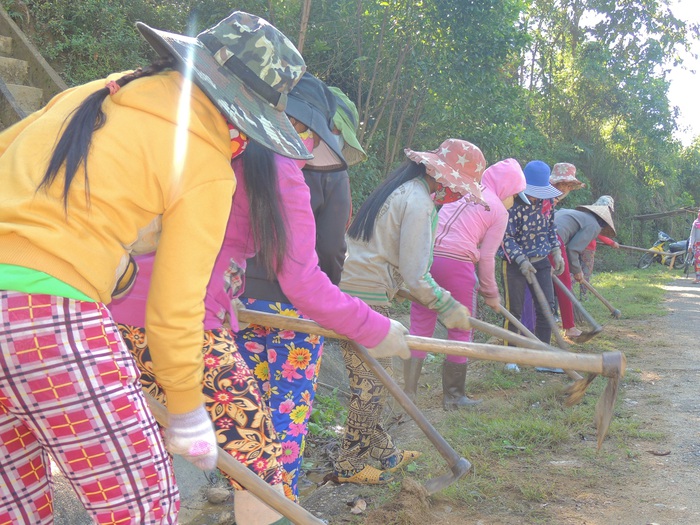 Quảng Ngãi: Chị em phụ nữ dân tộc thiểu số huyện Sơn Tây giúp nhau làm kinh tế - Ảnh 1.