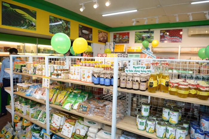 Mở cửa các “Điểm bán xanh” hỗ trợ tiêu thụ nông sản trong mùa dịch  - Ảnh 2.