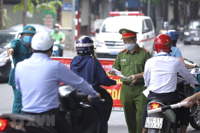 Hà Nội: Sẽ điều chỉnh việc kiểm tra Giấy đi đường cho phù hợp hơn  - Ảnh 1.