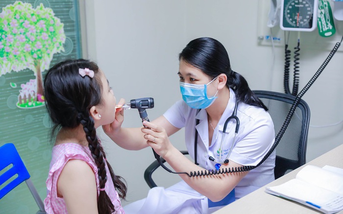 Trẻ nguy kịch do cha mẹ trì hoãn đưa con đi khám trong mùa dịch