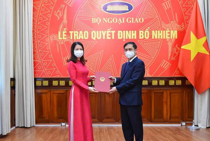 Người phát ngôn Lê Thị Thu Hằng được bổ nhiệm kiêm chức trợ lý Bộ trưởng Ngoại giao - Ảnh 1.