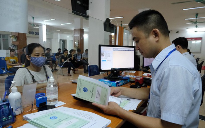 Chế độ thai sản thực hiện thế nào trong thời gian đơn vị được tạm dừng đóng quỹ hưu trí, tử tuất?