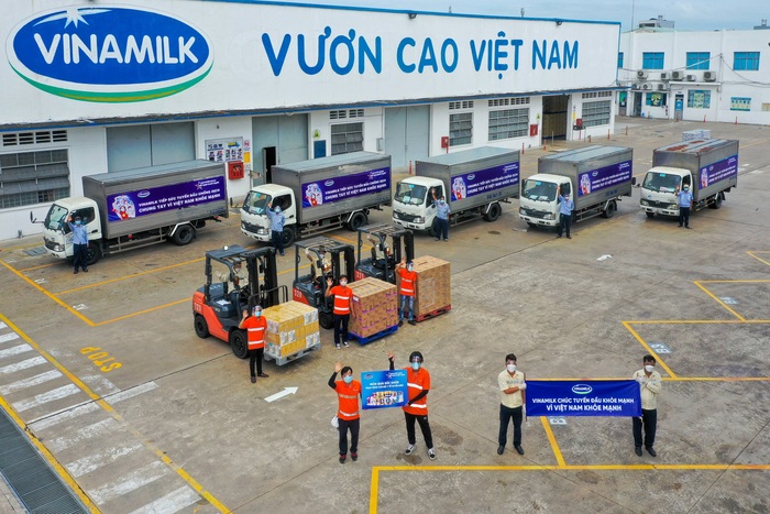 Vinamilk đẩy mạnh hành trình tiếp sức tuyến đầu tại 50 bệnh viện trên cả nước - Ảnh 1.