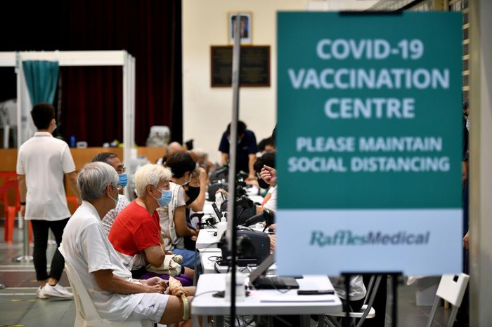 Singapore: 77% nhóm công dân từ 60 tuổi trở lên ở đã hoàn thành tiêm chủng hai liều vaccine ngừa Covid-19 - Ảnh 1.