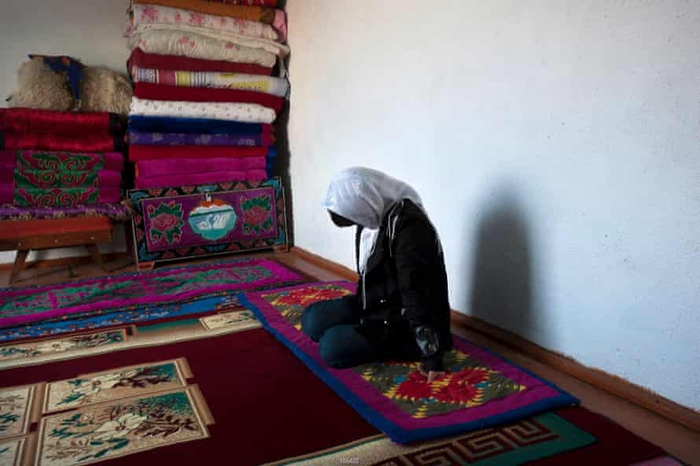 Bi kịch của những cô dâu bị bắt cóc, cưỡng hiếp ở Kyrgyzstan - Ảnh 2.