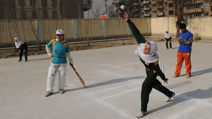 Phụ nữ ở Afghanistan sẽ bị cấm chơi thể thao - Ảnh 1.
