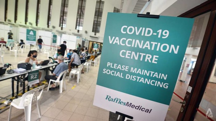 Singapore sẽ tiến hành tiêm nhắc lại vaccine ngừa Covid-19 cho nhóm người cao tuổi và nhóm suy giảm miễn dịch - Ảnh 1.