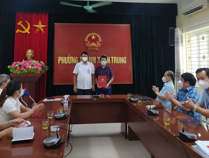 Ổ dịch Thanh Xuân Trung có tân Bí thư phường sau khi Thủ tướng kiểm tra đột xuất - Ảnh 1.