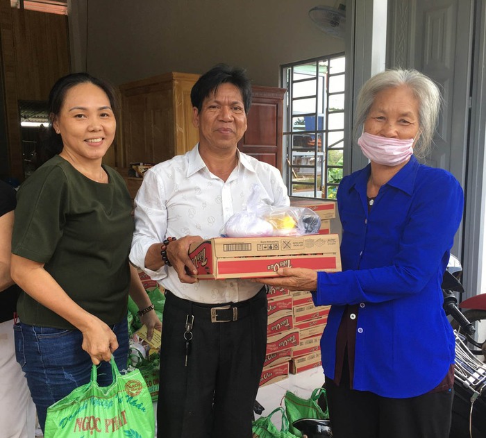 Triệu phần quà san sẻ yêu thương đến với đồng bào gặp khó khăn do dịch bệnh - Ảnh 1. Triệu phần quà san sẻ yêu thương đến với đồng bào gặp khó khăn do dịch bệnh - Ảnh 1.
